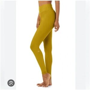 Alo airlift legging small chartreuse color